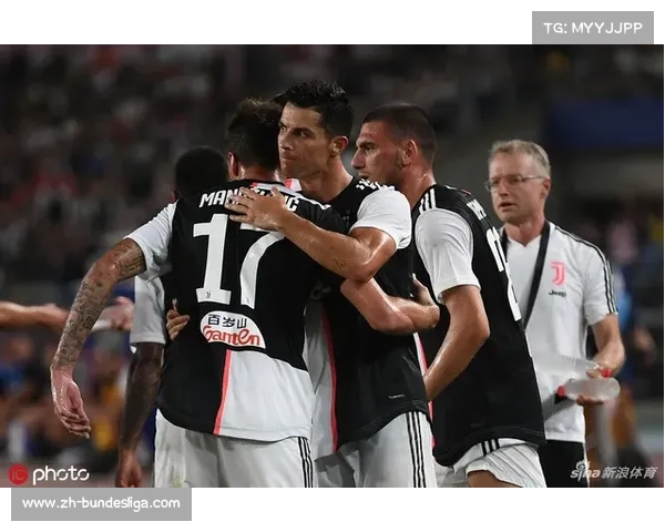 “霍安-加西亚门将位置伤缺，巴萨启用什琴斯尼欧冠临危受命”